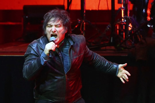 Tổng thống Argentina trình diễn nhạc rock