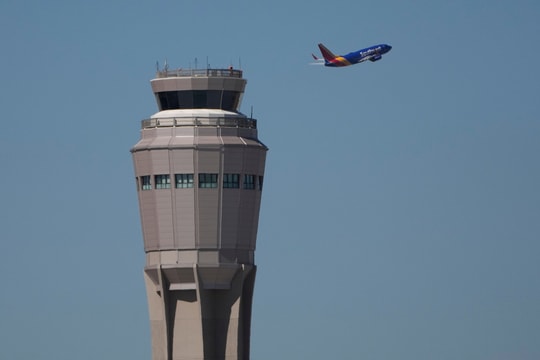 Hàng không Mỹ lao đao vì chính phủ đóng cửa