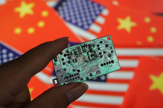 Các hãng Trung Quốc 'chi 38 tỷ USD mua thiết bị sản xuất chip với công nghệ Mỹ'