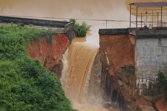 Hiện trường vỡ đập thủy điện Bắc Khê 1