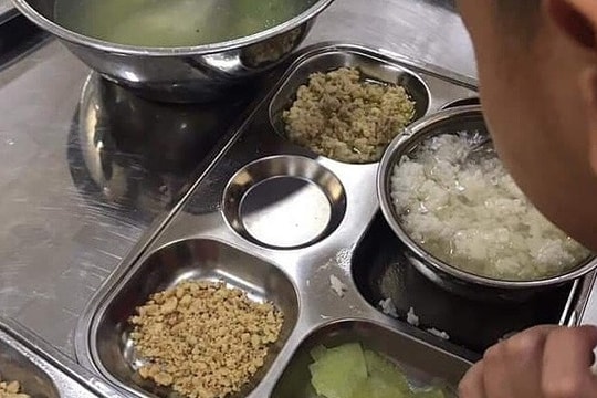 Tôi thấy nghẹn vì những suất ăn bán trú 30 K nhưng chất lượng như 10 K