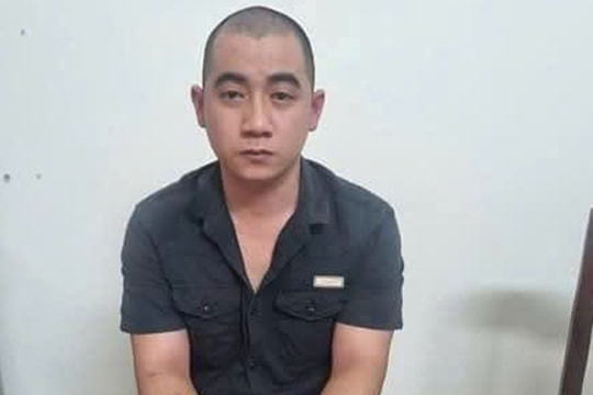 Người truy đuổi đối thủ, tông ôtô vào quán nhậu ra đầu thú