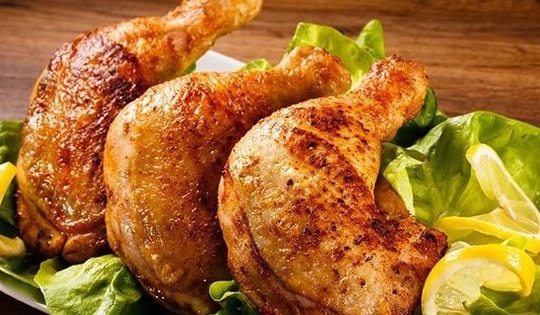 Người đàn ông 70 tuổi tử vong sau khi ăn thịt gà