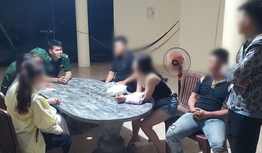 Xử lý hàng loạt ghe câu mực “chui” ở bán đảo Sơn Trà