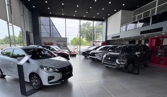 Nhiều mẫu xe 7 chỗ có giá ngang xe 4 chỗ