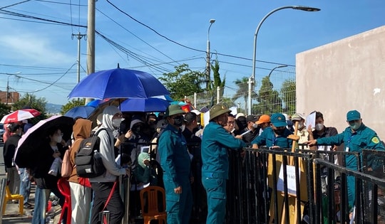 Sở Xây dựng Đà Nẵng nói gì về tình trạng chen lấn nộp hồ sơ mua nhà ở xã hội?