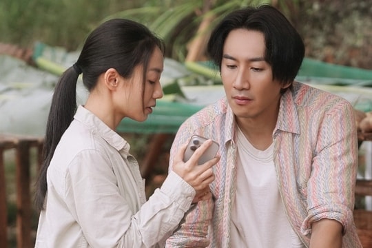 'Tay anh giữ một vì sao' - Hoàng Hà và Lee Kwang Soo trật nhịp
