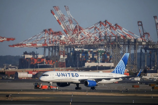 Chính phủ Mỹ đóng cửa: Nhân viên không lưu nghỉ việc, hoãn hàng nghìn chuyến bay