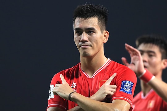 Tiến Linh đỡ bước 1 hay bất ngờ, tuyển Việt Nam dẫn trước Nepal