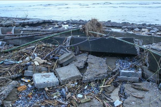 Bờ kè trăm tỷ tại Ninh Bình đổ nát sau mưa bão