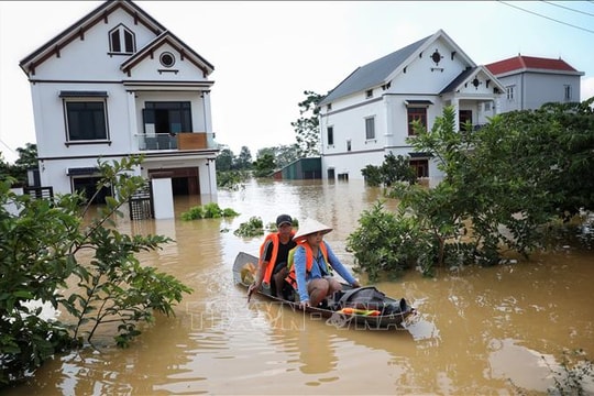 Khẩn trương di dời người dân vùng ngập Bắc Ninh