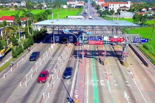 Miễn thu phí sử dụng dịch vụ đường bộ cho các đoàn xe cứu trợ bão, lũ