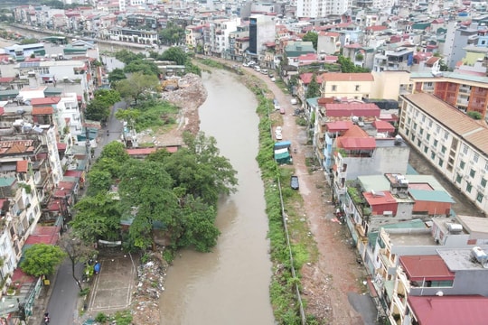 Cận cảnh 'nút thắt cổ chai' khiến trạm bơm nghìn tỷ 'khát nước' dù Hà Nội ngập trắng