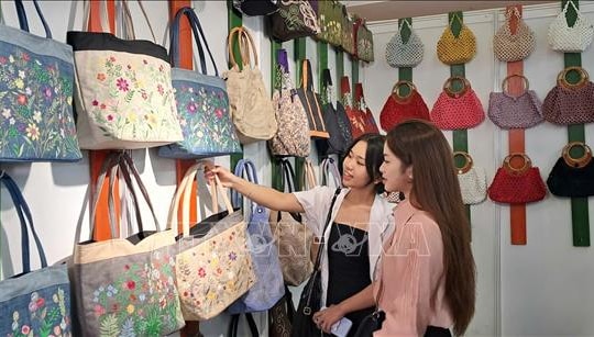 Khai mạc Hội chợ quốc tế Quà tặng hàng thủ công mỹ nghệ Hà Nội 2025