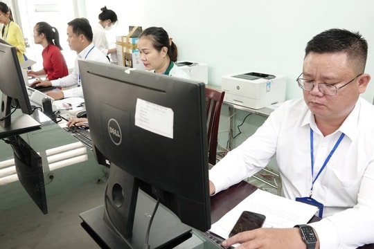 Viên chức nghỉ hưu sớm đúng ngày 1/1/2025 không được hưởng hỗ trợ tinh giản