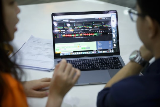 Vì sao chứng khoán Việt Nam được nâng hạng nhưng vẫn cần đợt rà soát tháng 3/2026?