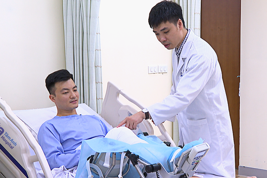 Dùng gân tứ đùi tái tạo dây chằng đứt lần hai