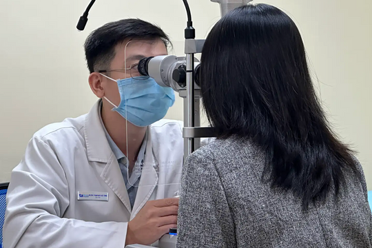 Vì sao người trẻ bị đục thủy tinh thể?