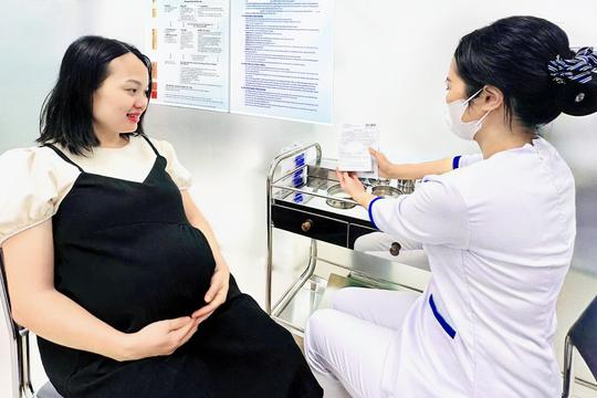 Thai phụ từ Nhật về Việt Nam tiêm vaccine phòng RSV