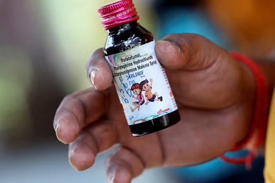 Sự thật phía sau những chai siro ho tử thần ở Ấn Độ
