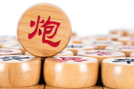 Vì sao pháo khi ăn phải nhảy qua quân khác?