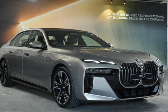 Hai thái cực doanh số của BMW và Mercedes