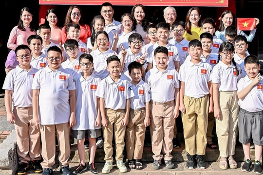 5 học sinh giành huy chương vàng Toán và Khoa học quốc tế