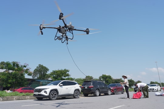 Drone vận chuyển 5 tấn hàng vào vùng lũ