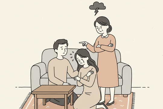 Lần đầu ra mắt, mẹ chồng từng bắt tôi quỳ vì mặc váy