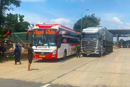 Nhóm tài xế cãi vã, dừng xe gây ùn tắc kéo dài bị điều tra