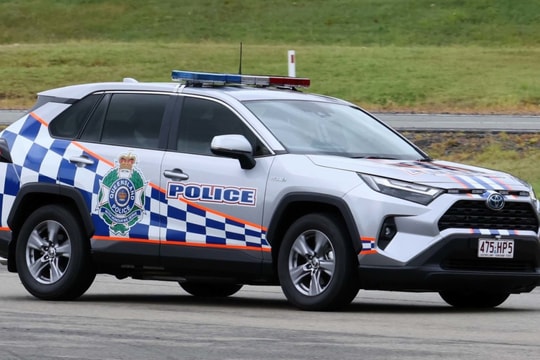 Pin xe Toyota hybrid quá nhiệt khi cảnh sát sử dụng