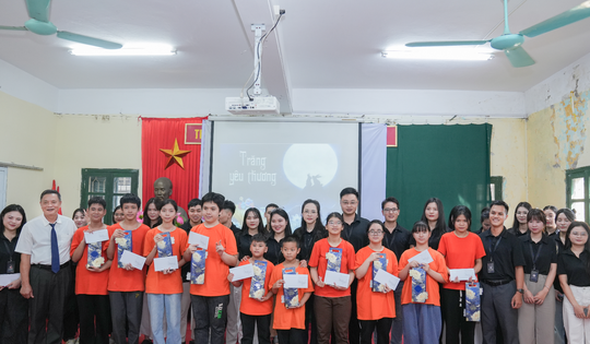 Từ phòng khám đến phòng học: Bác sĩ Vũ Trọng Tiến đồng hành cùng trẻ em khiếm thính