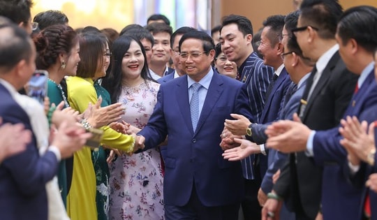 Thủ tướng: Doanh nhân cần "vươn xa ra biển, tiến sâu vào lòng đất, bay cao trên bầu trời"