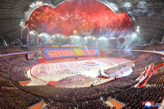 Biểu diễn nghệ thuật chào mừng kỷ niệm 80 năm thành lập Đảng Lao động Triều Tiên