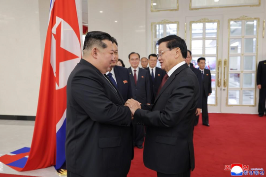 Chủ tịch Triều Tiên Kim Jong-un hội đàm với Chủ tịch Lào