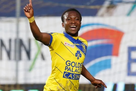 Cầu thủ Trung Quốc đẩy đối thủ gãy cổ, suýt liệt nửa người