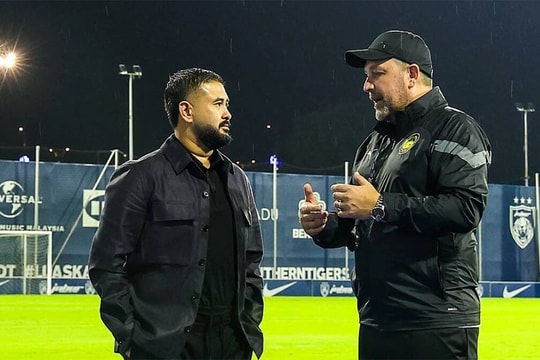 HLV Malaysia bênh 'ông trùm' nhập tịch, đổ lỗi cho liên đoàn bóng đá