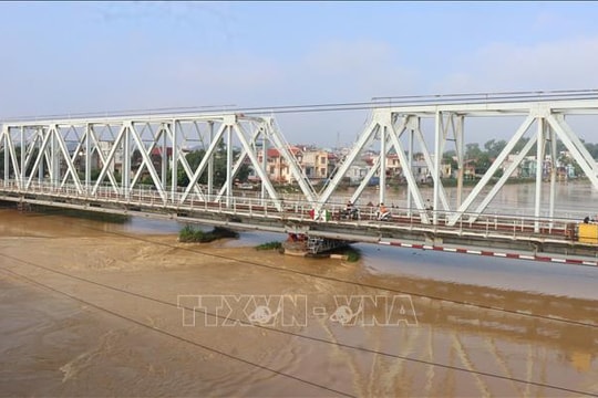 Lũ trên sông Cầu, sông Thương tiếp tục xuống nhưng vẫn trên báo động 3