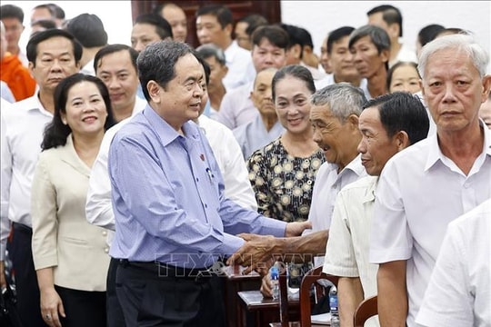 Chủ tịch Quốc hội Trần Thanh Mẫn tiếp xúc cử tri tại thành phố Cần Thơ