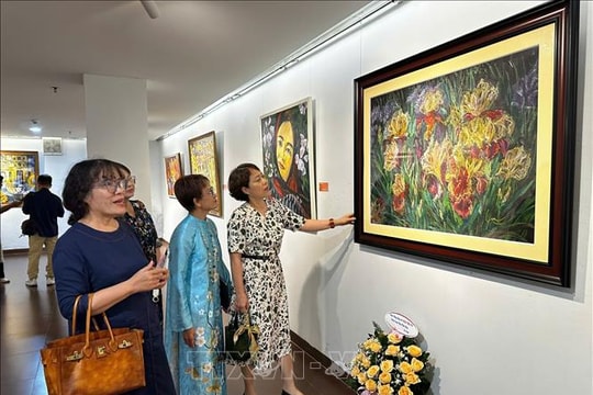 'Màu phái đẹp'- Triển lãm tôn vinh phụ nữ Việt