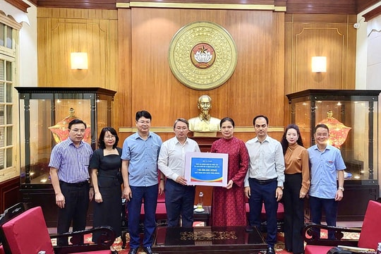 Bộ Tư pháp trao 740 triệu đồng 'tiếp sức' cho đồng bào khắc phục hậu quả bão lũ