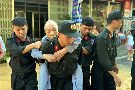 Lật xuồng tại xã Hữu Lũng (Lạng Sơn), 7 cán bộ được cứu an toàn