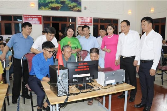 Chuyển đổi số lấy người dân làm trung tâm