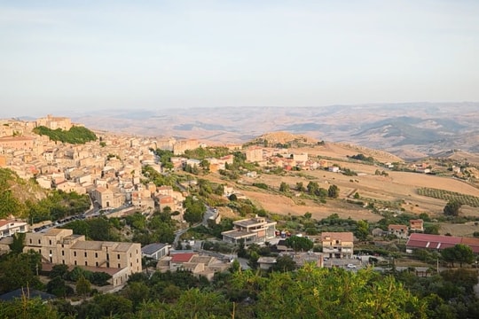 Cuộc sống không tưởng ở thị trấn có giá nhà 1 Euro