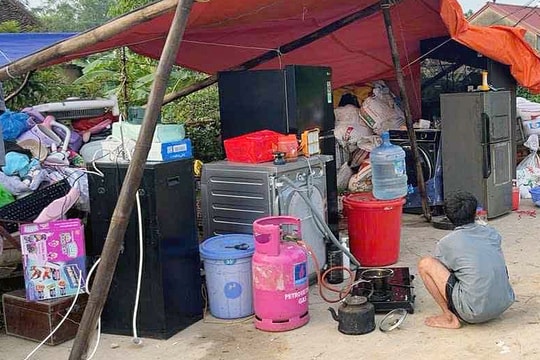 Chạy lũ trong đêm ở ngoại thành Hà Nội