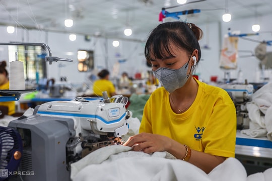 'Dệt may qua thời chỉ gia công hàng giá rẻ'