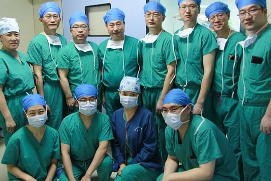 Người đàn ông sống hơn 170 ngày sau ghép gan lợn