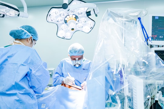 Tắc hẹp ba nhánh mạch vành khiến tim giãn