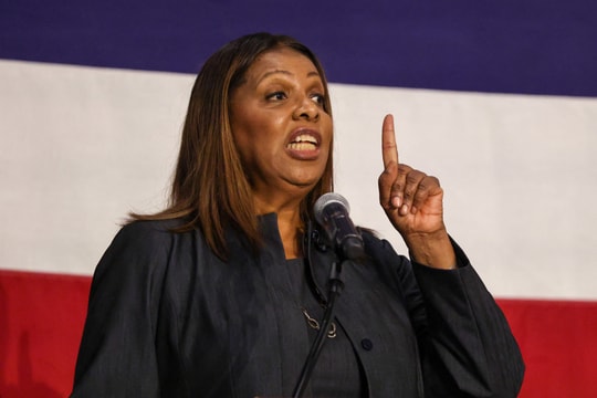 Tổng chưởng lý New York bị truy tố