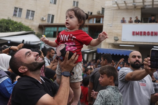 Người Israel, Palestine đổ ra đường mừng lệnh ngừng bắn